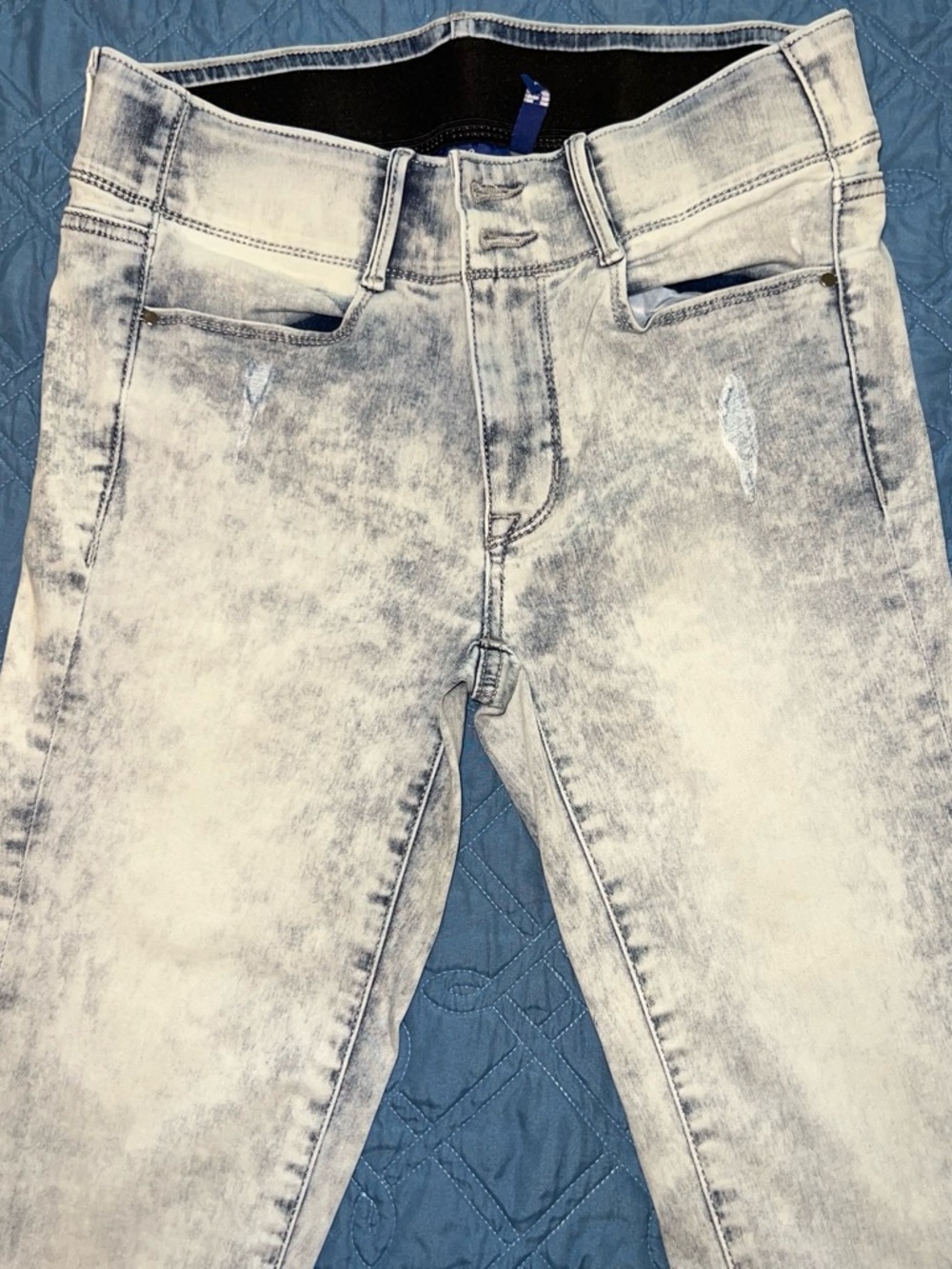 Apt. 9 women's Light Grey Acid-Wash Jeans